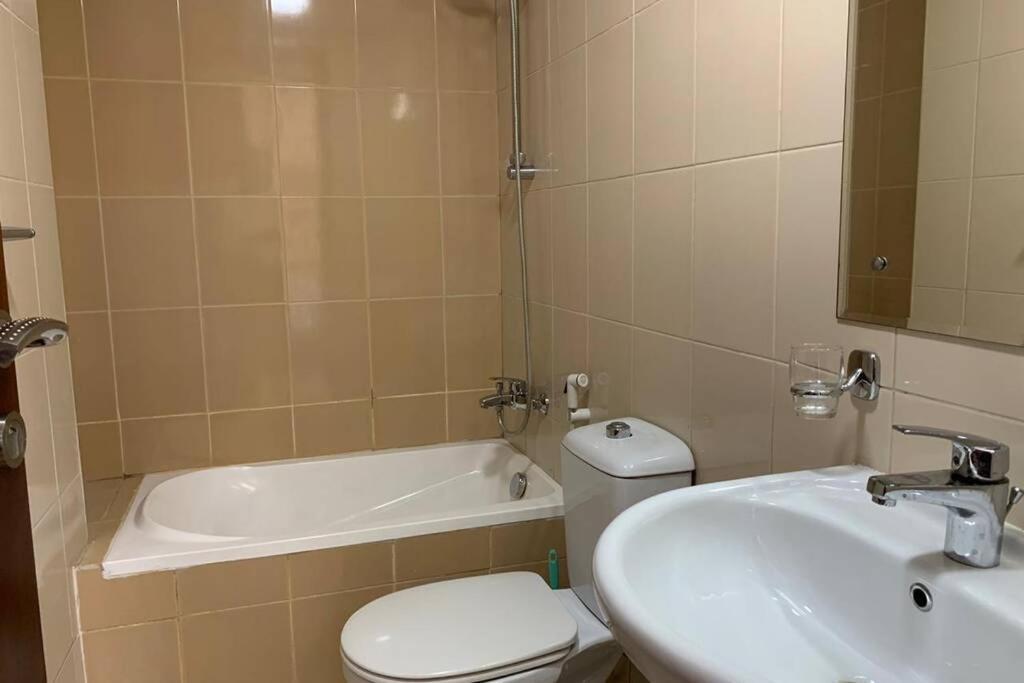 Cozy 2Bhk Near To Dmcc Metro Station -505 Apartment Dubai Bagian luar foto